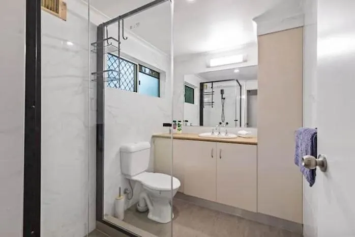 Entire Holiday Apartment Westcourt